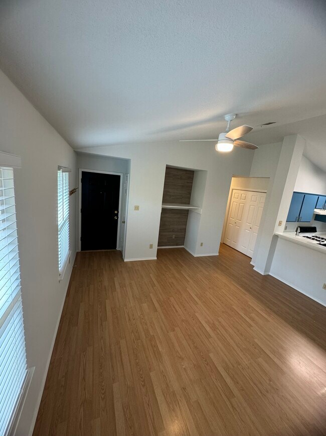Sala de estar - 736 Patchway Ln