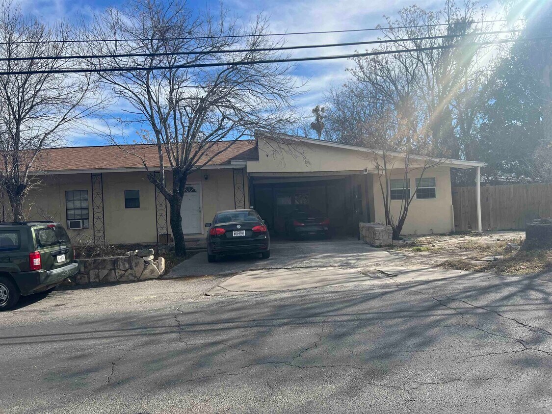 713 E Losoya St, Del Rio, TX 78840 House for Rent in Del Rio, TX