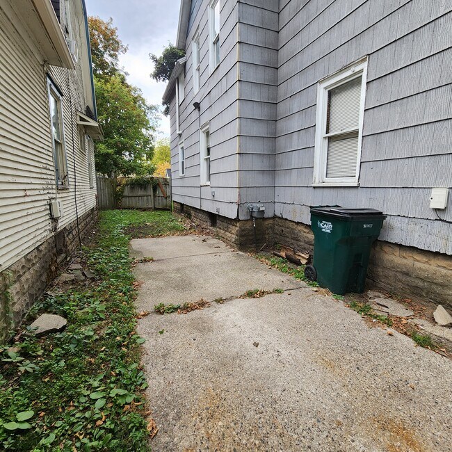 Foto del edificio - 731 N Sycamore St