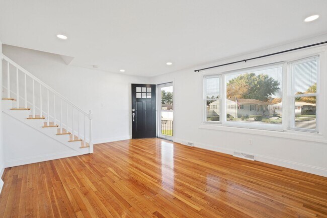 Foto del edificio - 210 Roysan St