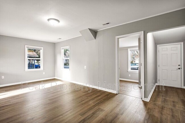 Foto del edificio - 2 Raines Ave