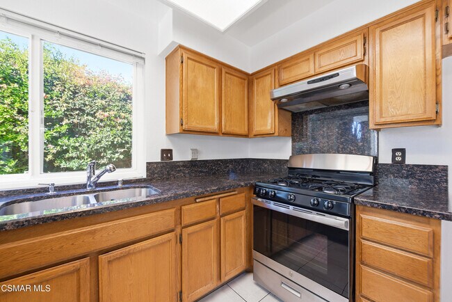 Foto del edificio - 1425 Clayton Way