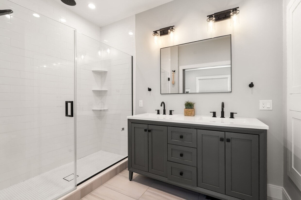 Foto principal - 205 W Springfield St