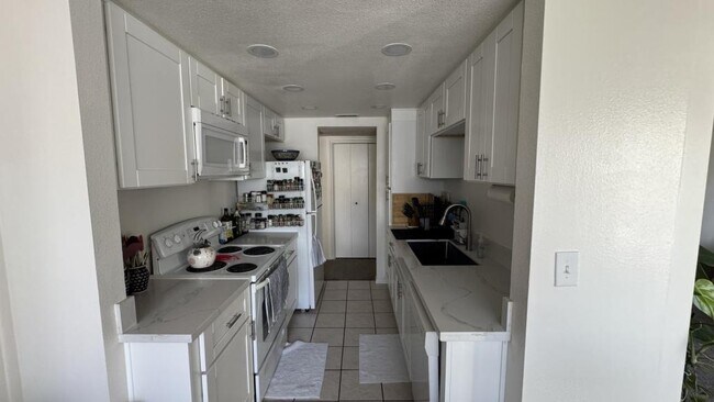 Building Photo - 333 Orange Ave