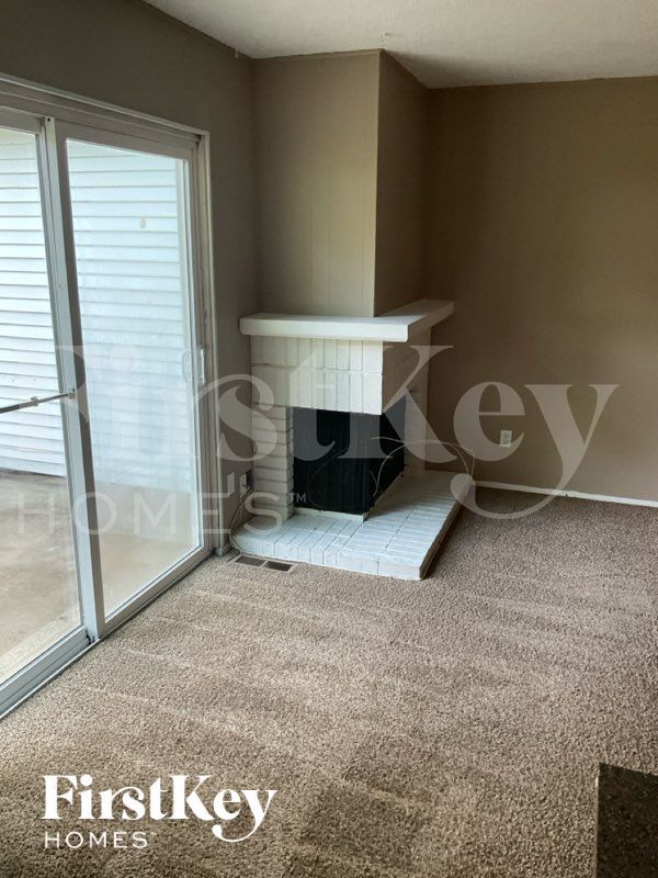 Building Photo - 6219 Silver Fox Dr