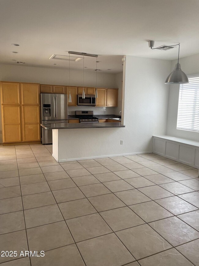 Building Photo - 646 E El Monte Pl