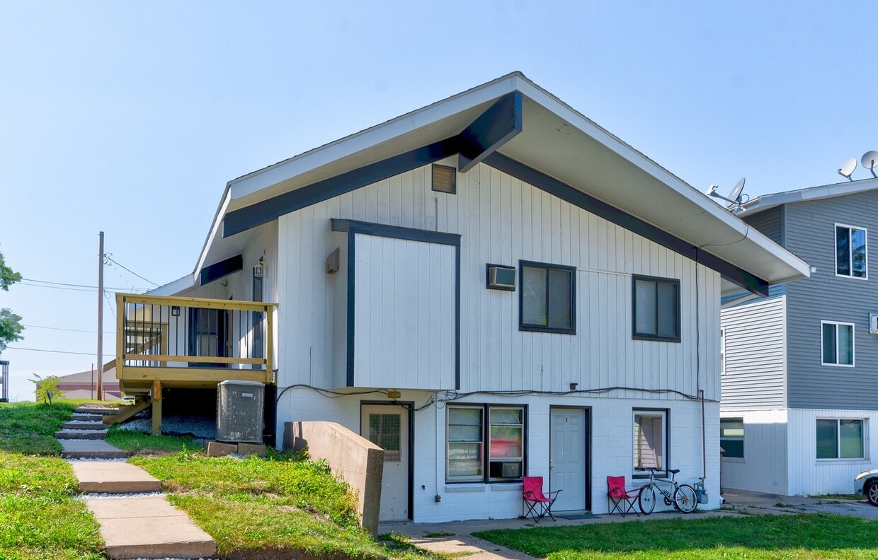 Building Photo - 417 10th Ave