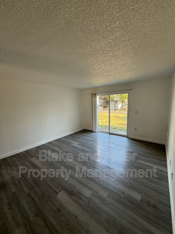 Foto del edificio - 3805 NE 152nd Ave