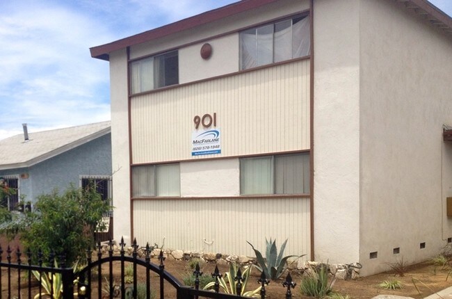 Foto del edificio - 901 W 76th St