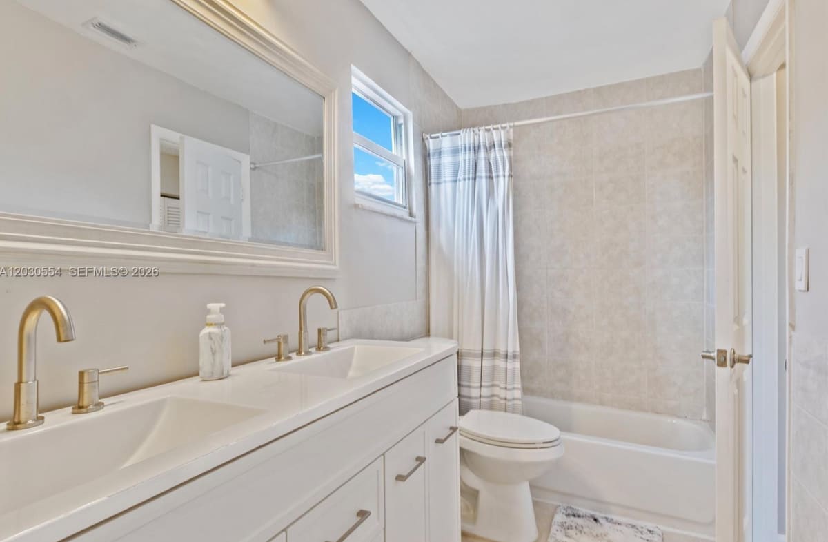 Building Photo - 4119 Coral Springs Dr