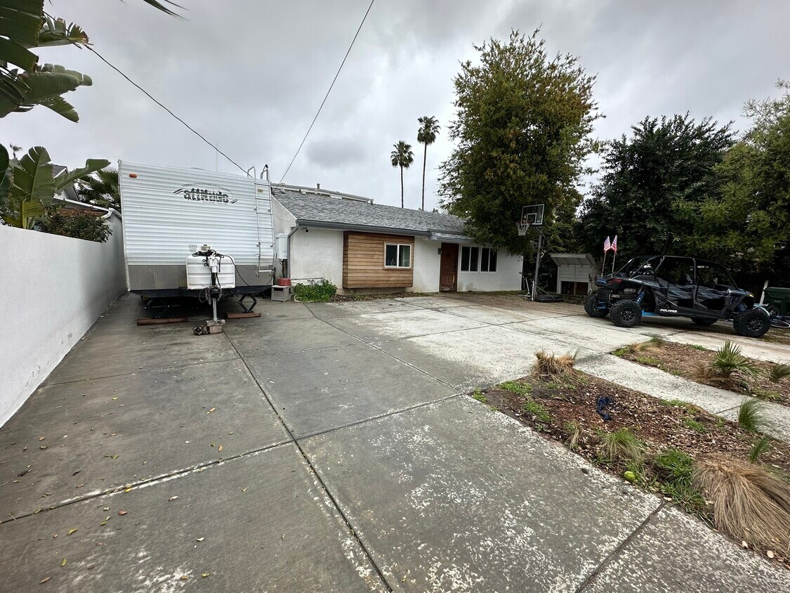 Front yard - 4909 Gaviota Ave
