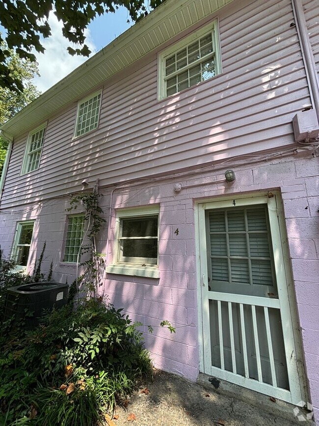 Building Photo - 1006 S Columbia St