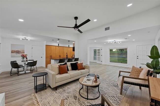 Building Photo - 5809 Cherry Creek Dr