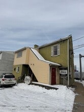 Building Photo - 100 W Main St