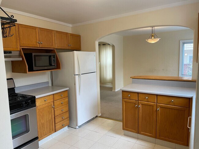 Building Photo - Albany -Charming 3 Bed 2 Bath- House  in a...