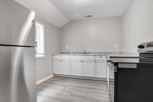 Building Photo - 5535 Cartledge Ct