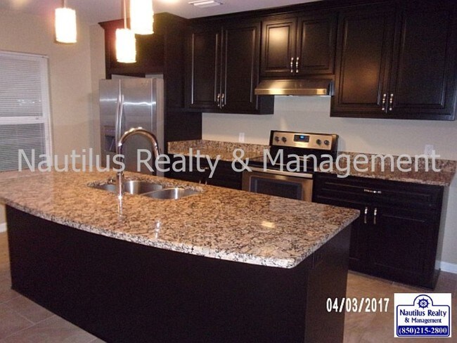 Foto del edificio - 605 Pinetree Dr