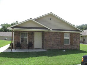 Building Photo - 5420 Plum St