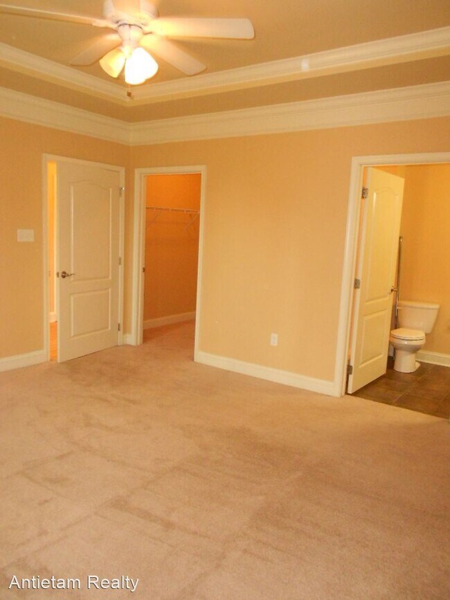 Building Photo - 4 br, 2.5 bath House - 3619 Oakley Lane