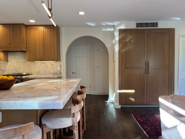 Foto del edificio - 6902 Vista Del Sol Dr