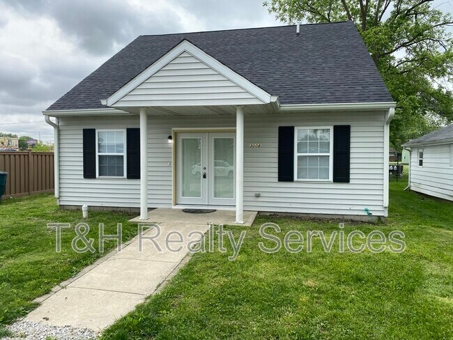 Building Photo - 3008 N Pauline Ave