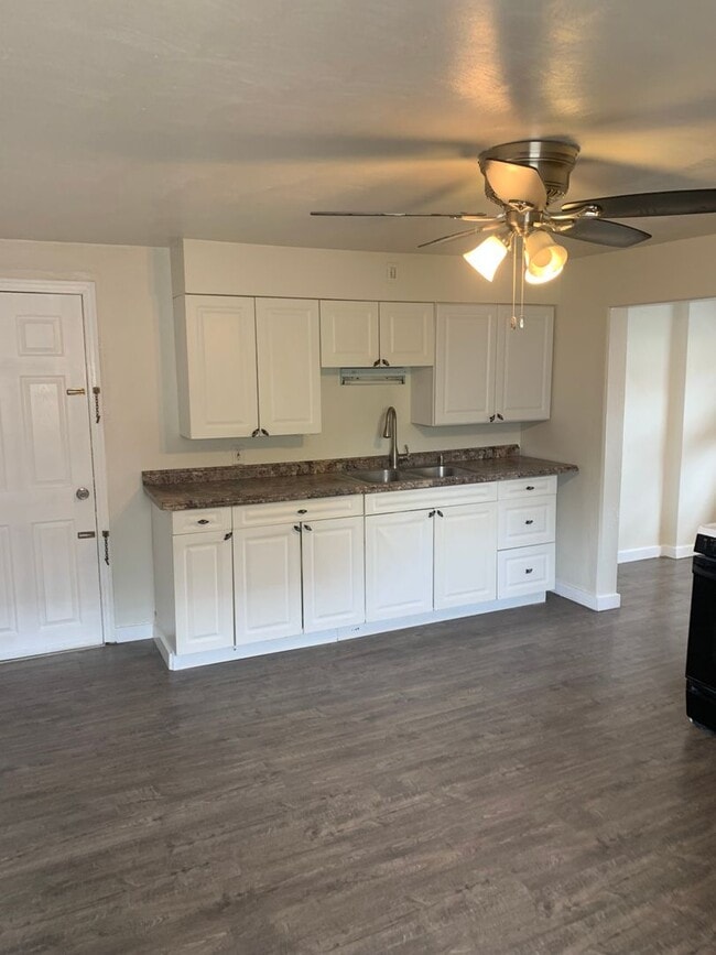 Photo - 415 Ella St Apartment