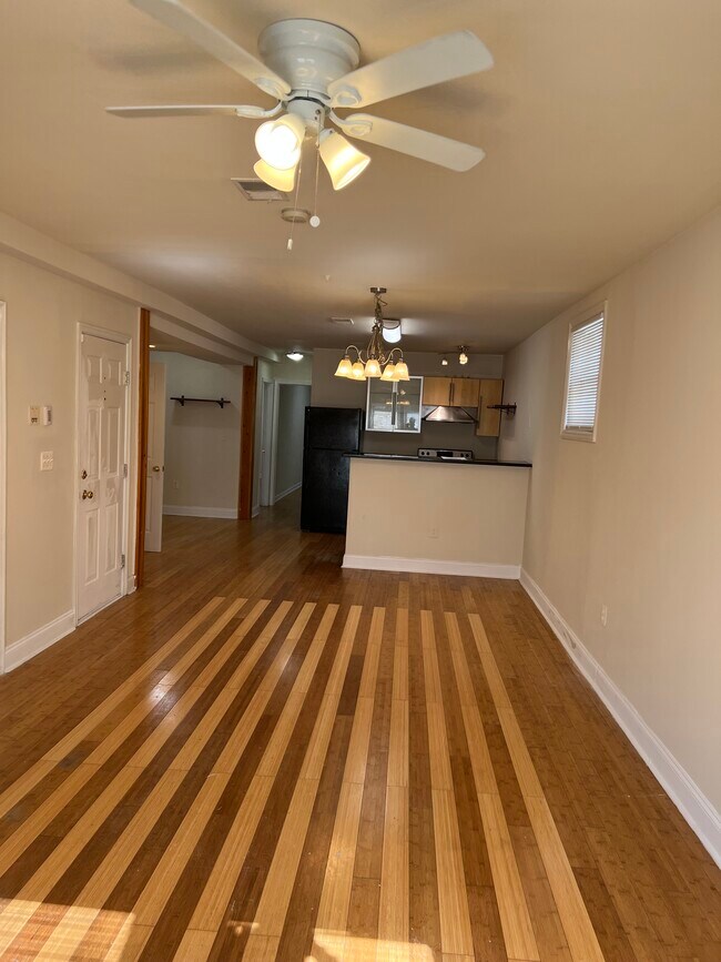 Foto del edificio - 2527 Brookfield Ave