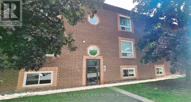 Building Photo - 86 Curtis St