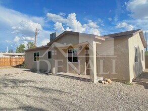 Building Photo - 2618 N Sparkman Blvd