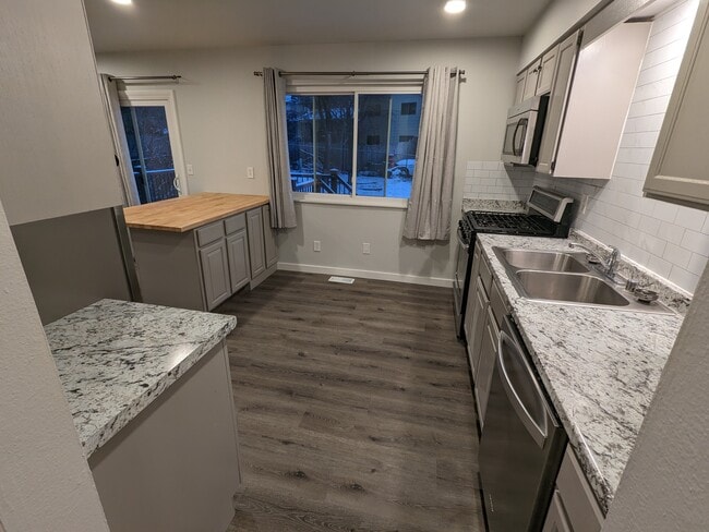 Building Photo - 1105 Mount View Ln, Colorado Springs, CO 8...