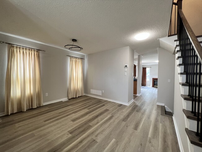 Building Photo - 2356 Newcastle Crescent