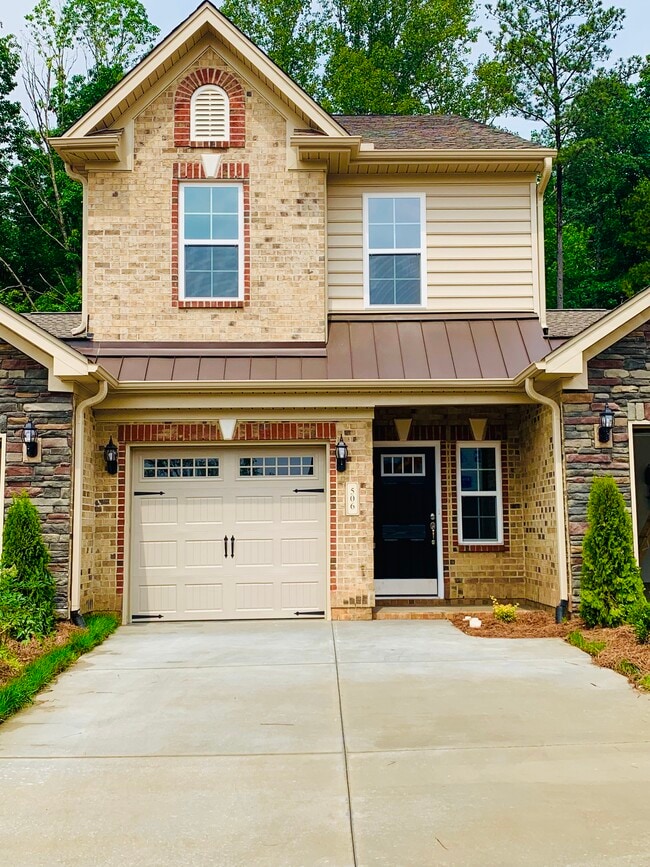 Welcome Home! - 506 Zurich Ct