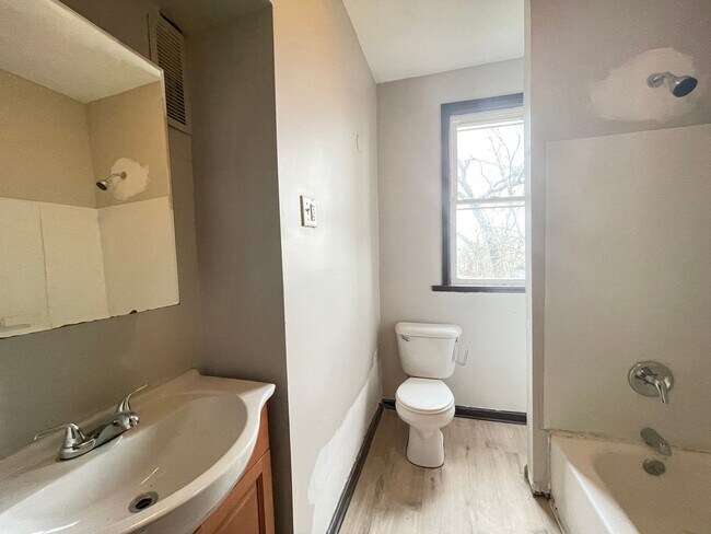 Foto del edificio - 966 Elberon Ave