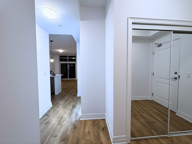 Building Photo - 81 Robinson St