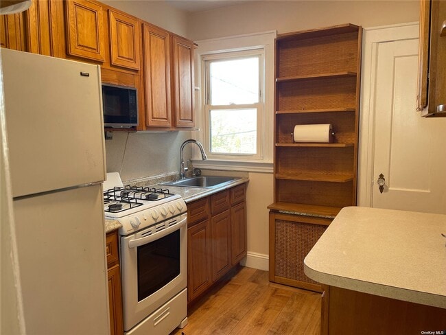 Building Photo - 193 Willets Ave