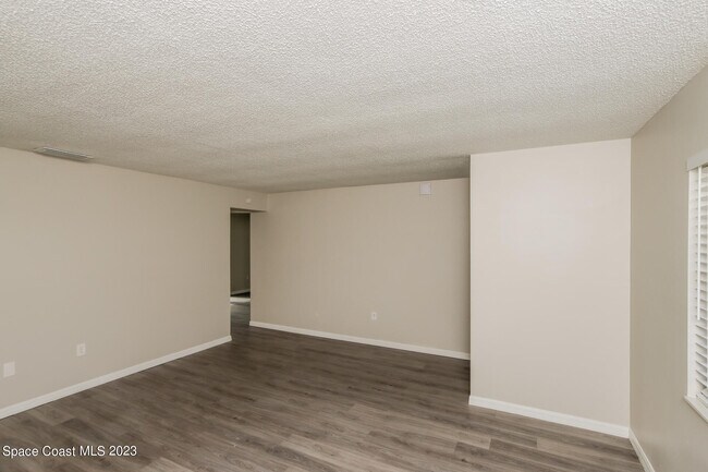 Building Photo - 486 Catalina Ave