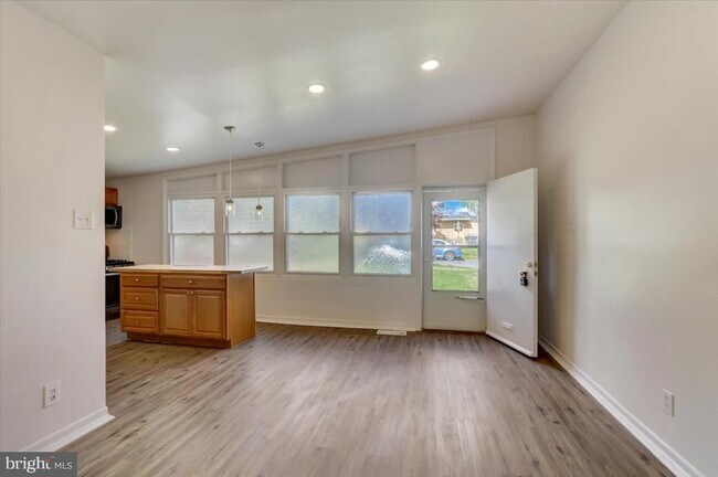 Foto del edificio - 9302 Trout Rd