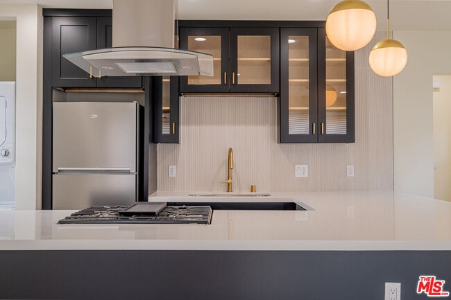 Building Photo - 216 N Catalina Ave