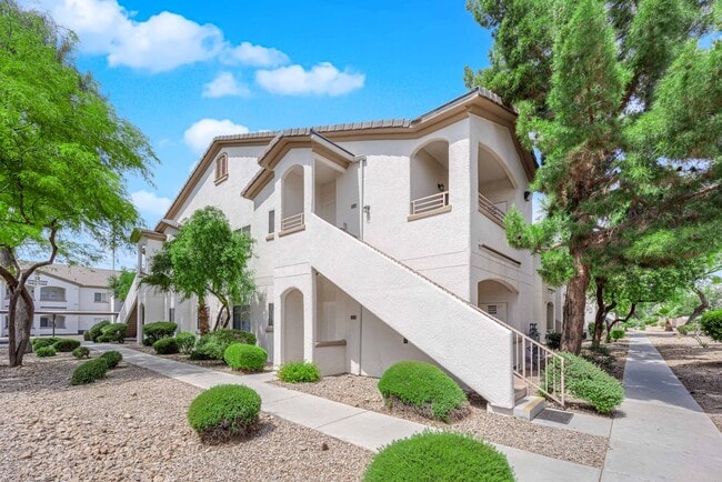 Building Photo - 5650 E Sahara Ave