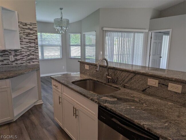 Building Photo - 4614 SW 7th Ave