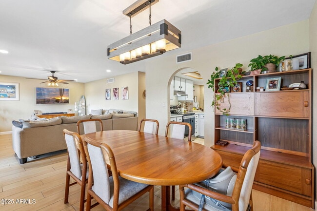 Foto del edificio - 10775 E Clinton St
