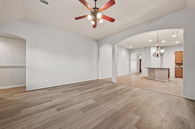 Foto del edificio - 28207 Chalet Park Dr