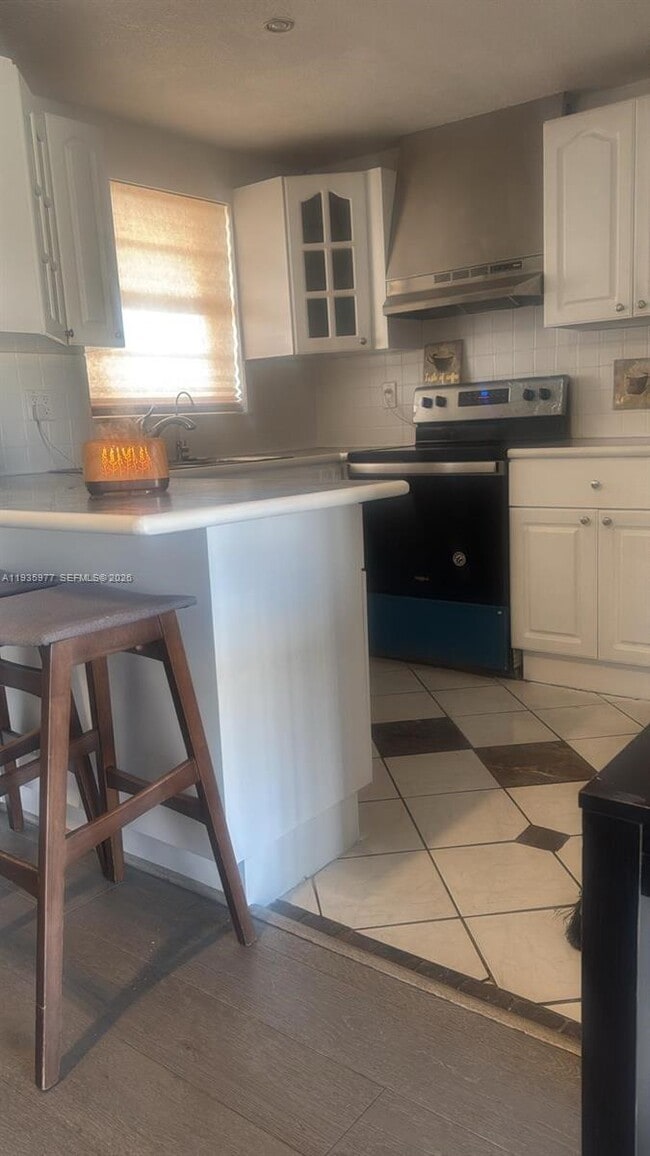 Building Photo - 8897 Fontainebleau Blvd