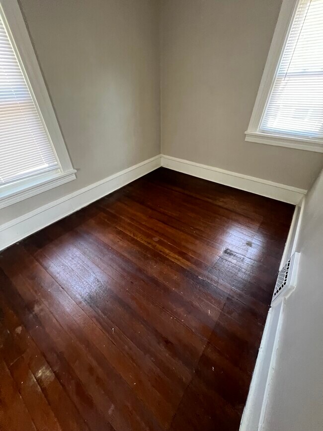 Foto del edificio - 2279 Foye St