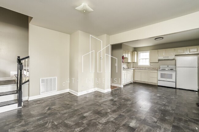 Foto del edificio - Charming 4-Bedroom Rental with Hardwood Fl...