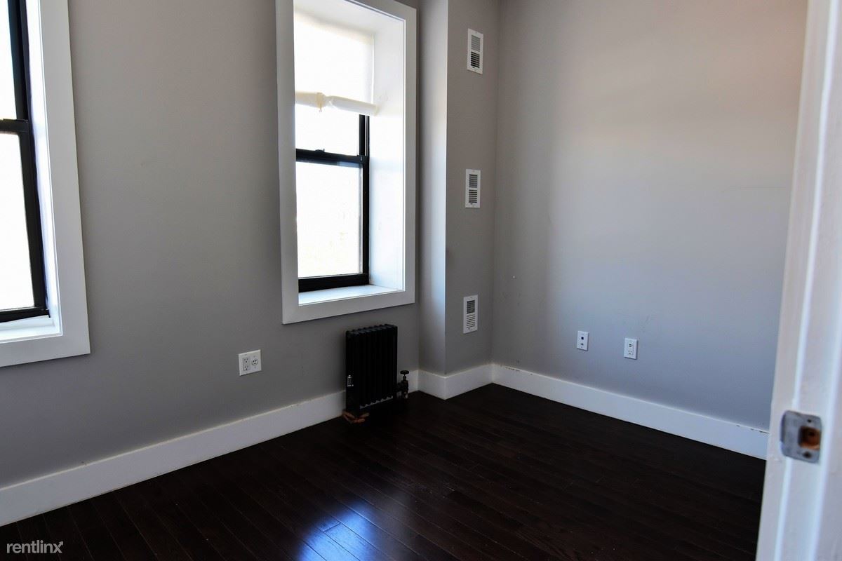 Primary Photo - 92 Louisa St