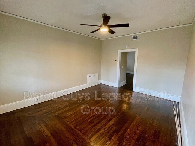 Foto del edificio - 2329 College St