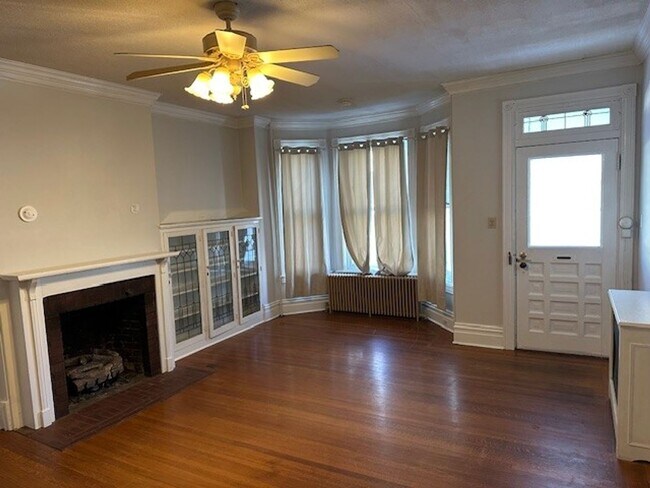 Foto del edificio - Welcome to this 3 Story 1 Bedroom 2 Bonus ...