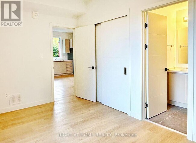 Photo du bâtiment - 135 Sweetland Ave