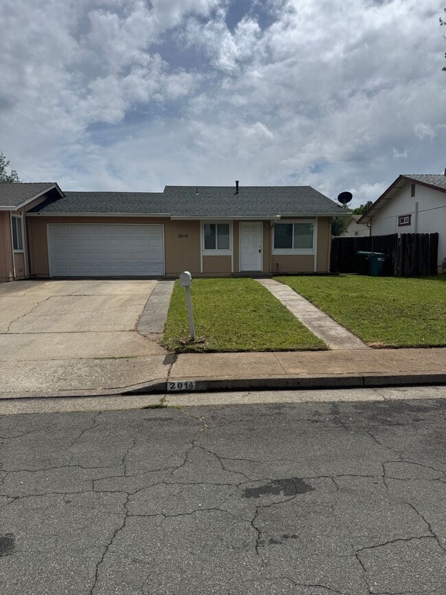 Building Photo - 2014 Spruce Cir